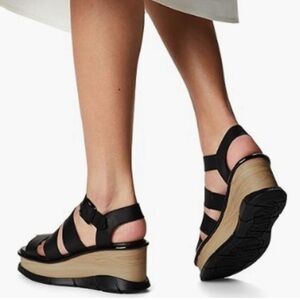 Sorel Joanie III Ankle Strap Platform Sandal in Black Size 11